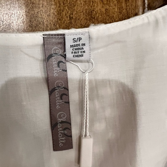 NWT boutique white patterned short sleeve wrap dress - Picture 3 of 3